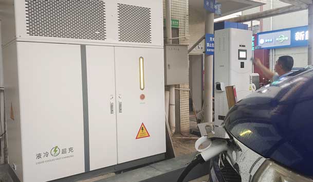 【重卡电动先锋】球盟会300-400kW重卡充电桩：亮点与应用典范(图2)