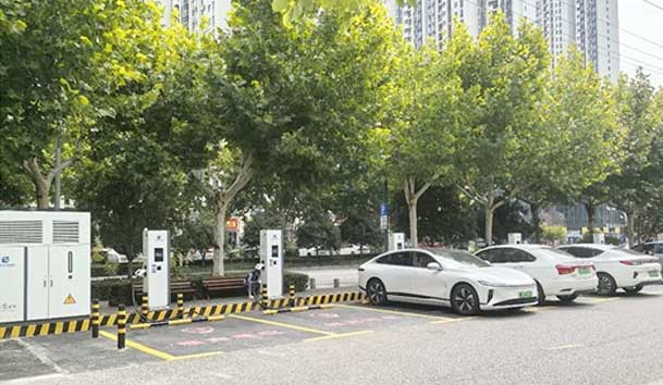 宜昌首批全液冷超充站投入运营，球盟会助力高质量充电基础设施建设(图1)
